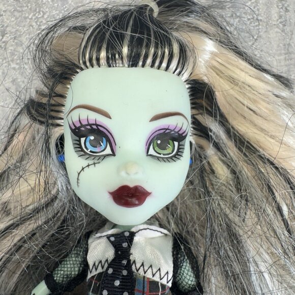 Monster High Wave 1 Frankie Stein Doll With Outfit Heels Belt Earrings 2008 - Picture 2 of 7